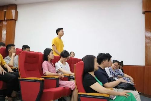 fun88乐天堂艺术家石叔诚与特邀艺术家顾平受邀于成都大学东盟艺术学院、音乐与舞蹈学院艺术实践周开展公开课